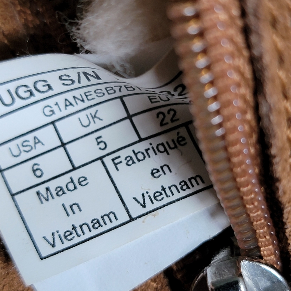 UGG Toddler Neumel Suede Boot - Picture 9 of 10